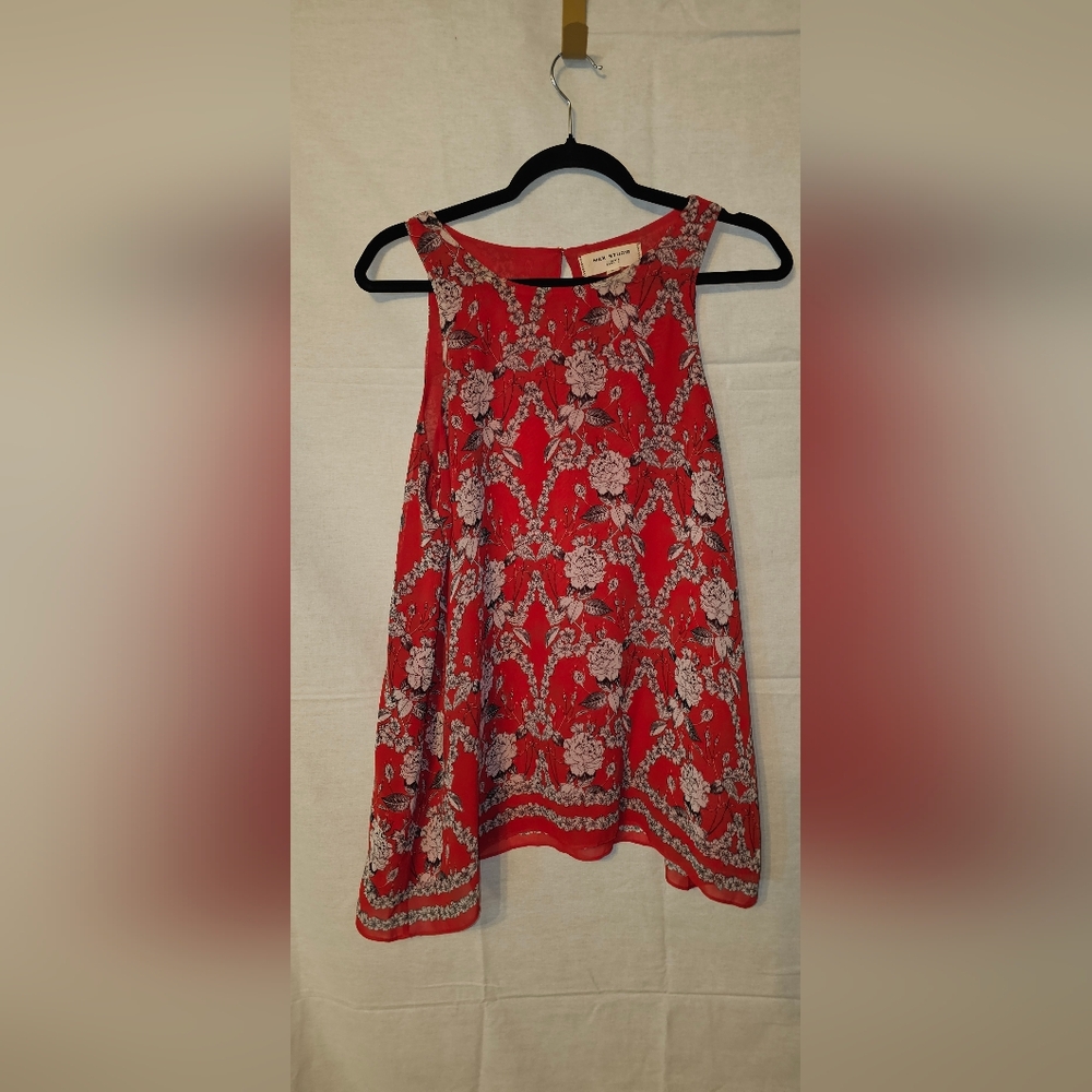 Max Studio Red and White Floral A-Line Sleeveless Blouse.